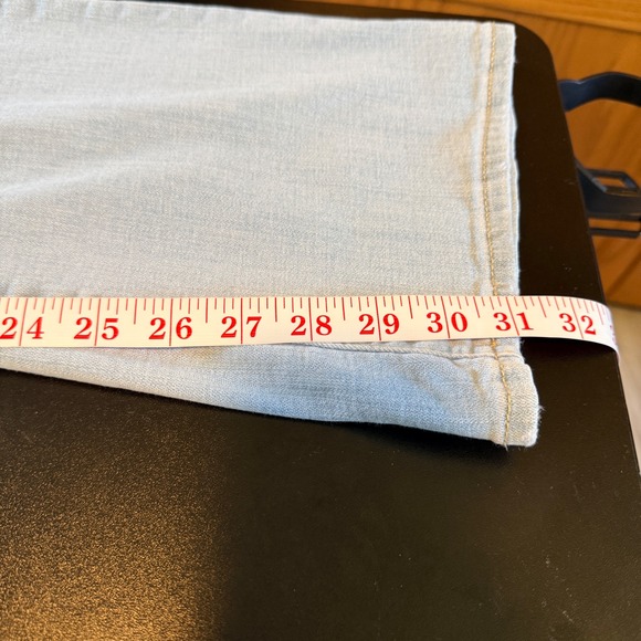 Levi's 315 Shaping Bootcut Women's Jeans Light Wash Size 33 - Picture 7 of 7